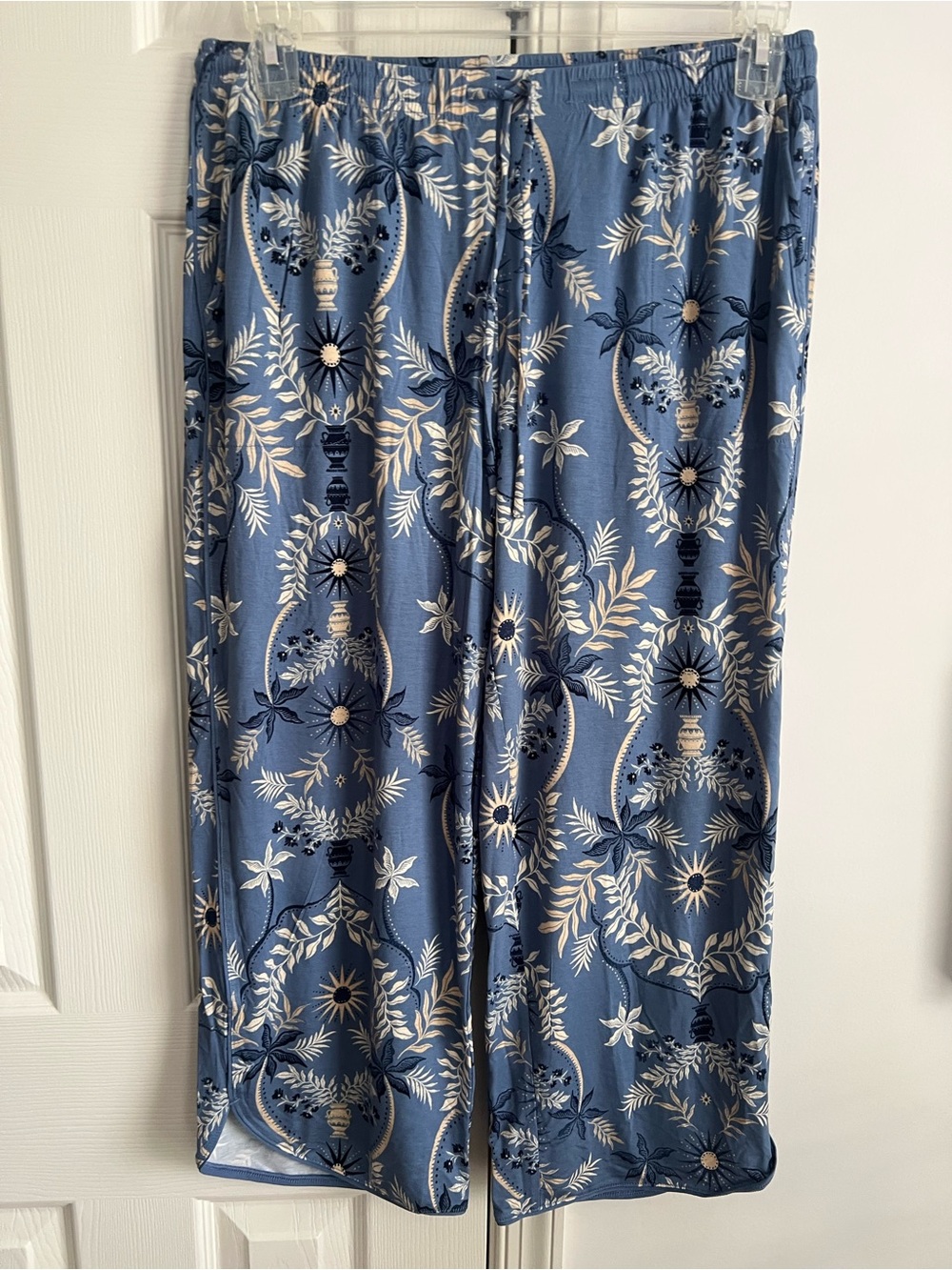 Soma Blue and Cream Floral cool nights piped cropped lounge Pants